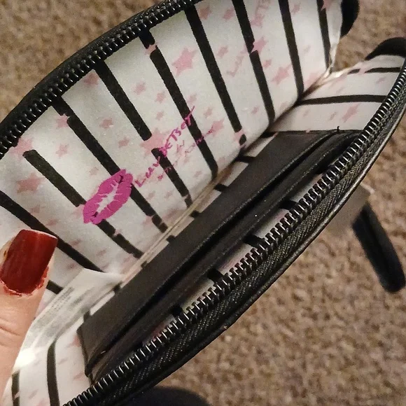 Betsey Johnson puppy dog coin purse - Picture 5 of 12